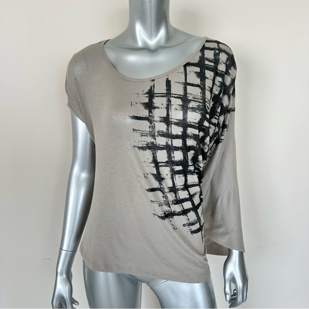 Isabel de Pedro Gray and Black Short Sleeve Tee